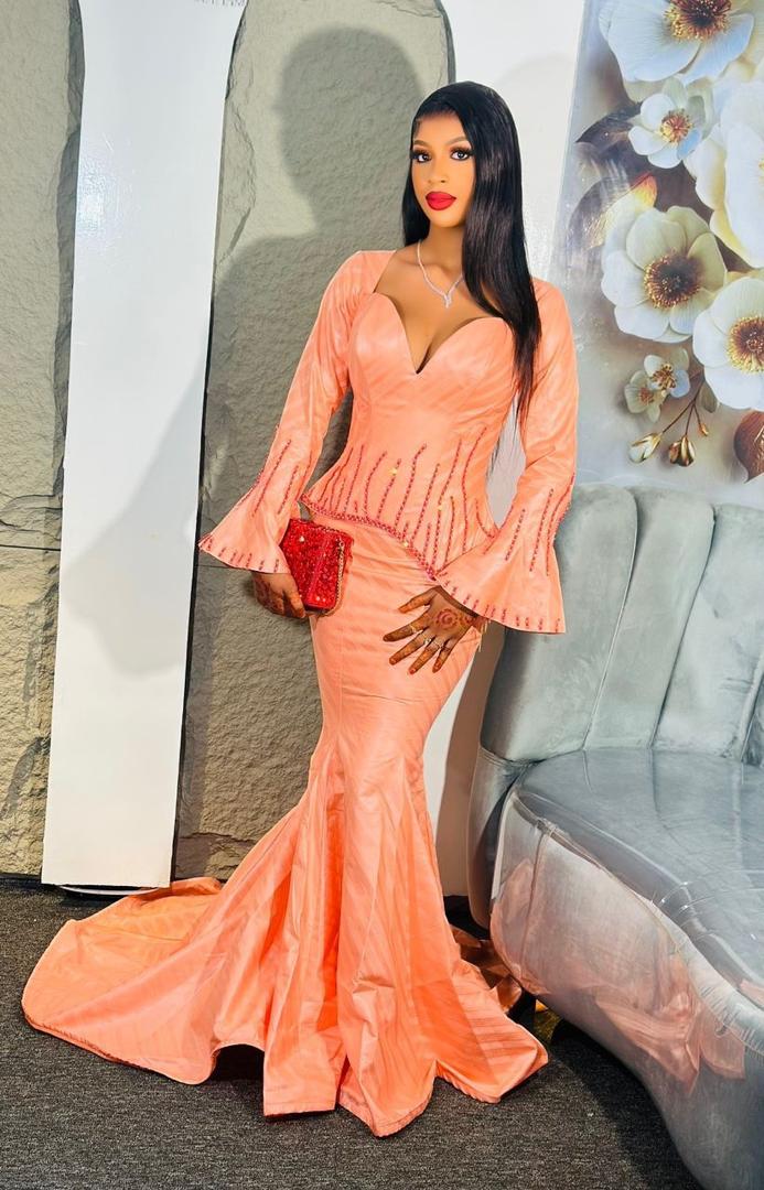 Tenue Femme — Modèle 10